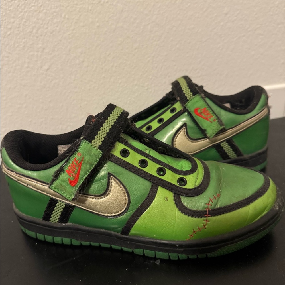 Nike Kids Green and Gold Velcro Low-Top Sneakers